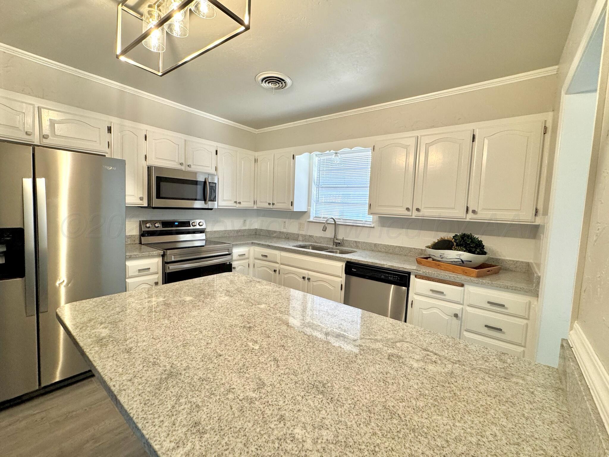 6800 Rochelle Lane Amarillo, TX 79109 - Photo 12 of 30 Kitchen 4