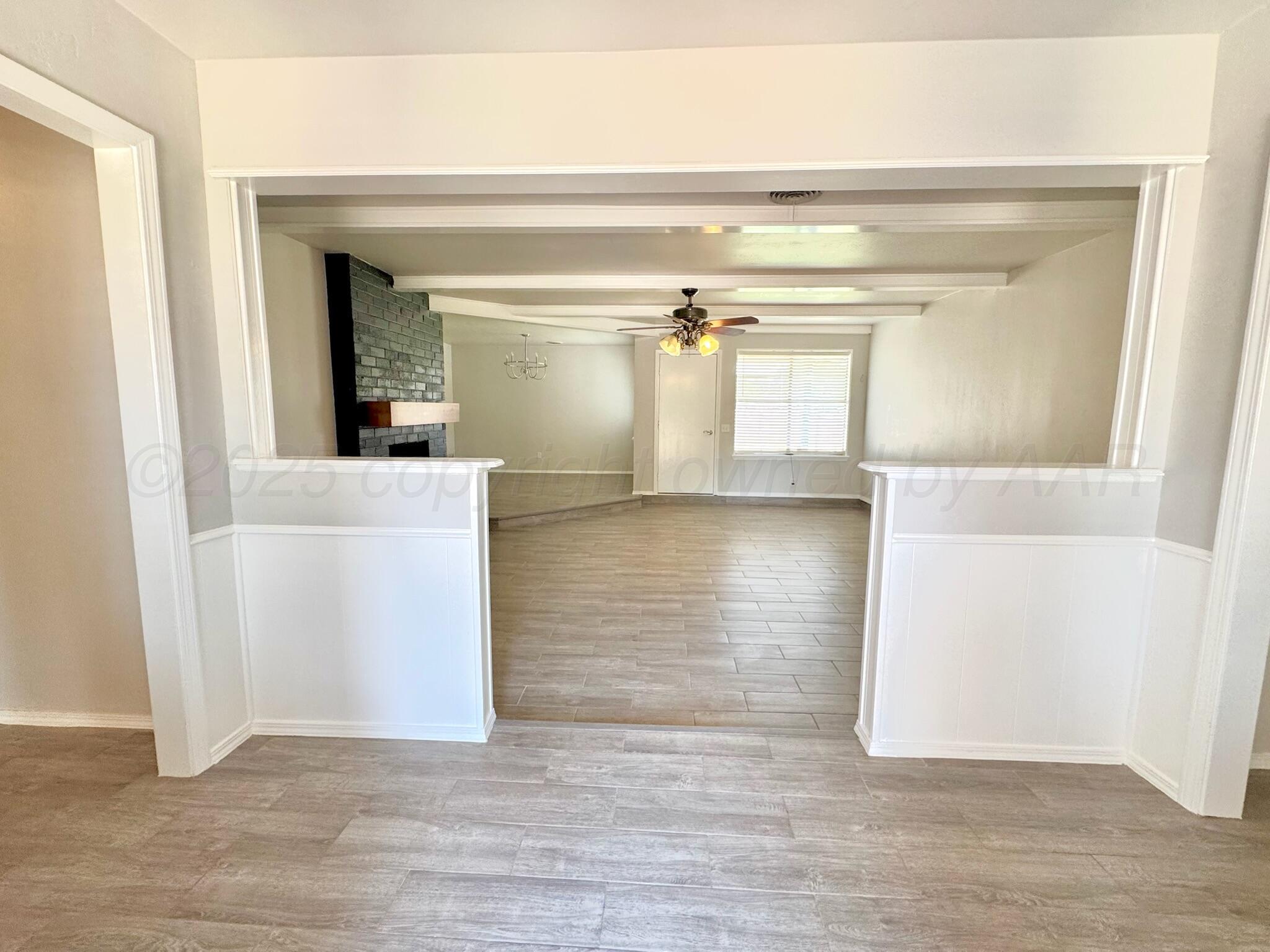 6800 Rochelle Lane Amarillo, TX 79109 - Photo 2 of 30 Entry into Livingroom