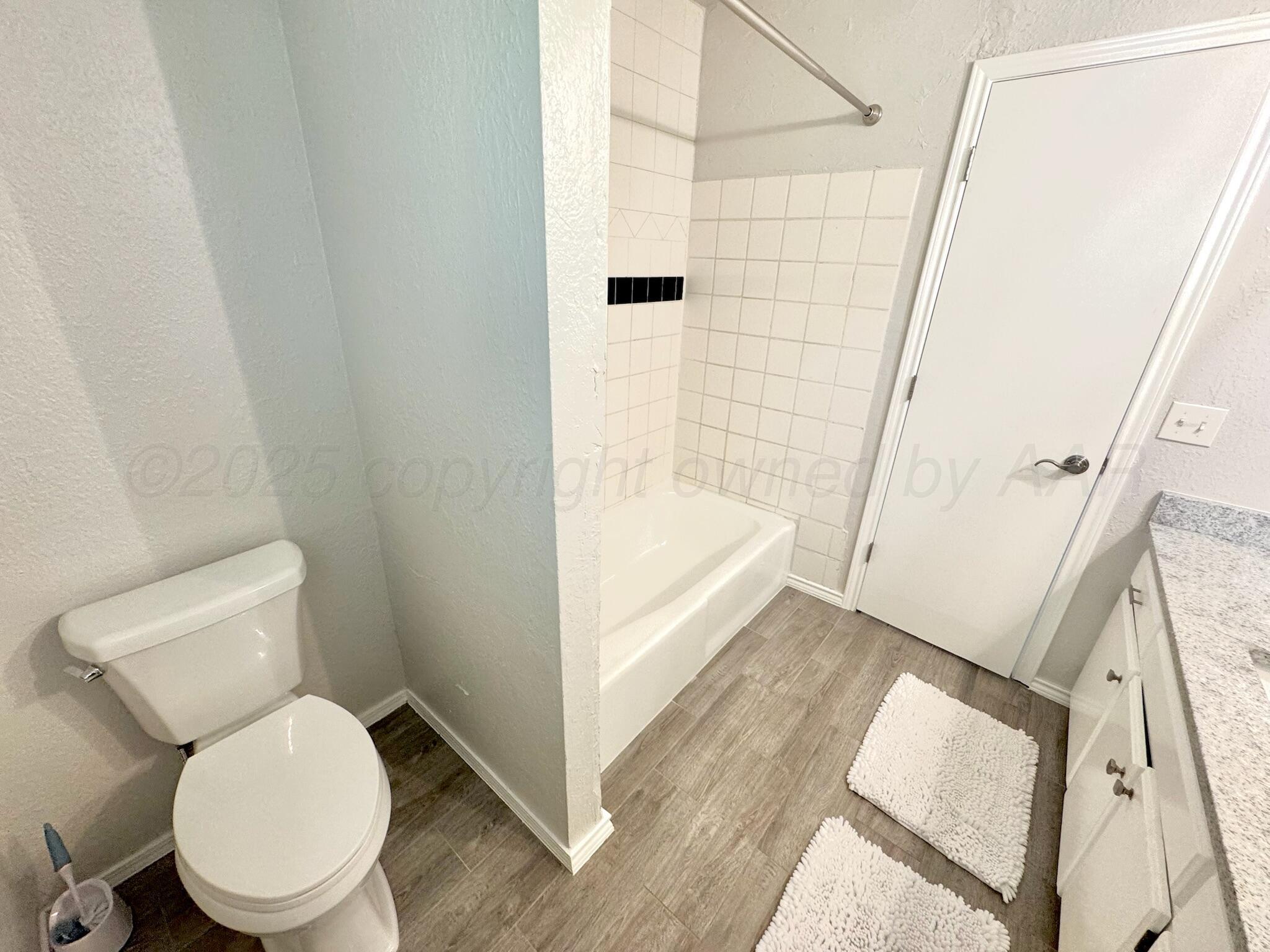 6800 Rochelle Lane Amarillo, TX 79109 - Photo 23 of 30 Hall Bath 2