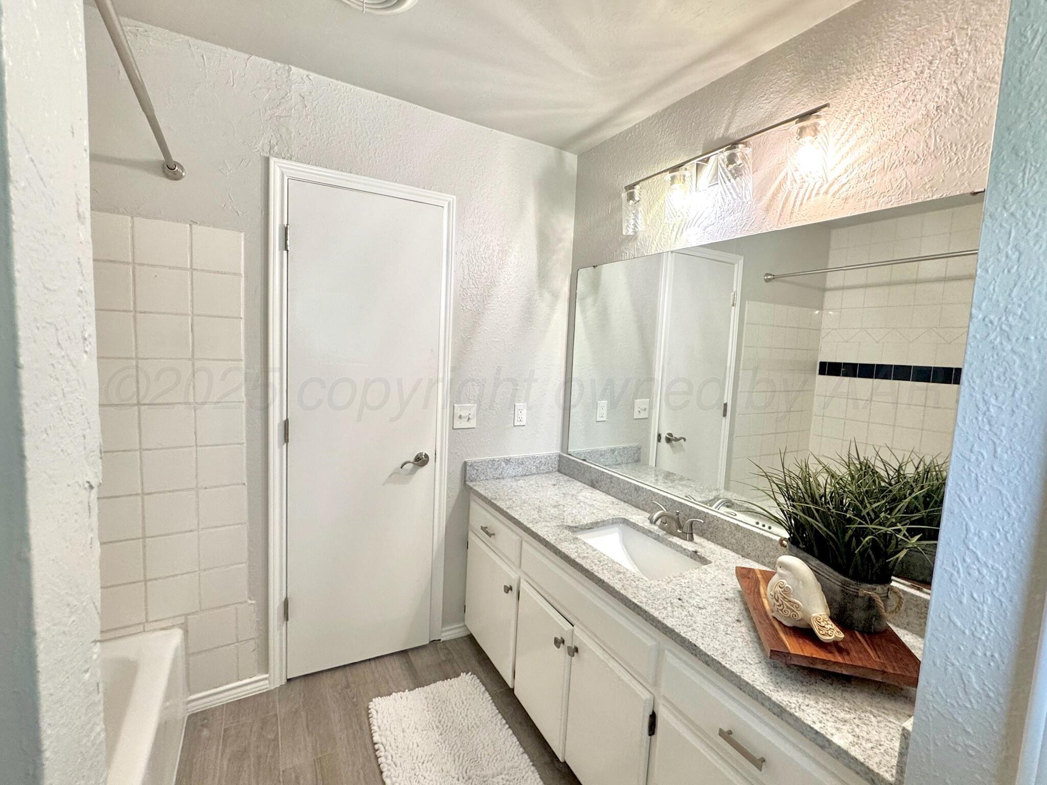6800 Rochelle Lane Amarillo, TX 79109 - Photo 24 of 30 Hall Bath 3