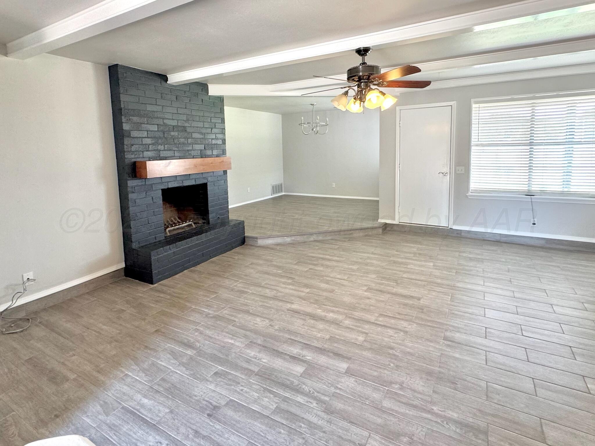 6800 Rochelle Lane Amarillo, TX 79109 - Photo 3 of 30 Living Room 1