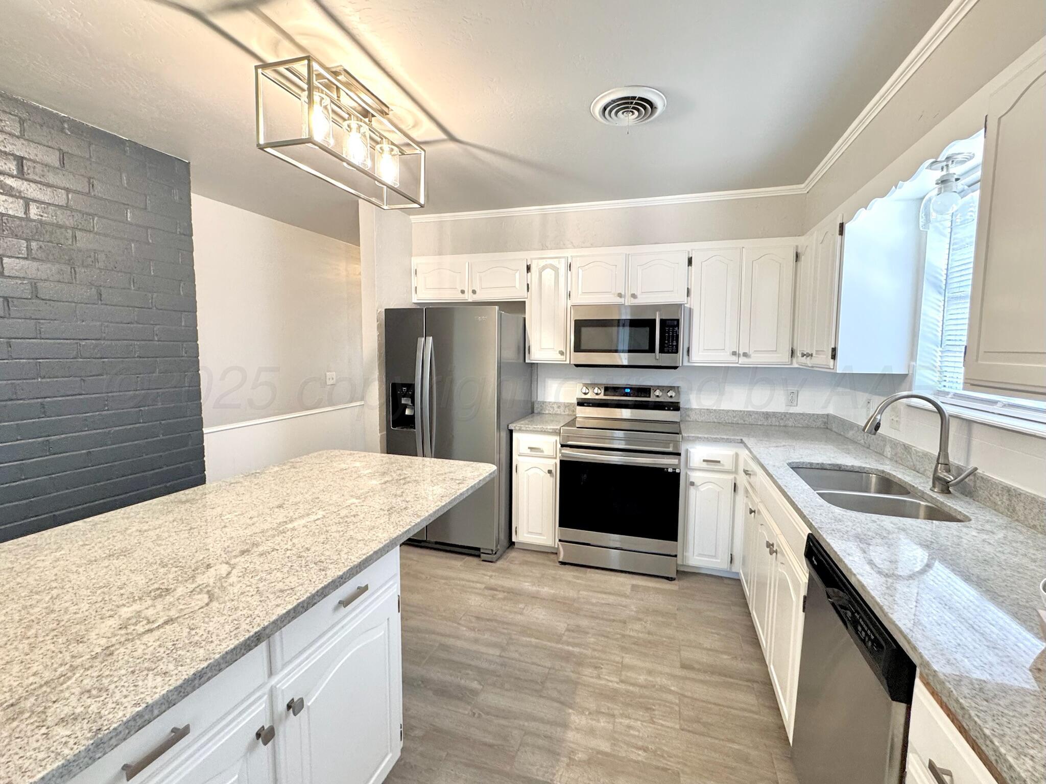 6800 Rochelle Lane Amarillo, TX 79109 - Photo 10 of 30 Kitchen 2