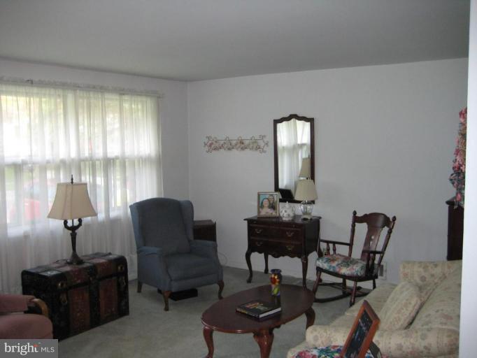 6211 Golden Ring Road Rosedale, MD 21237 - Photo 2 of 22 Living Room