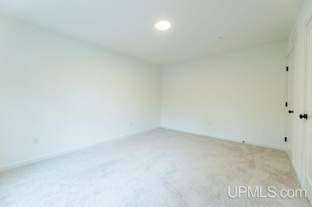39 Tipperary Road Gladstone, MI 49837 - Photo 28 of 52 Gallery Image 28
