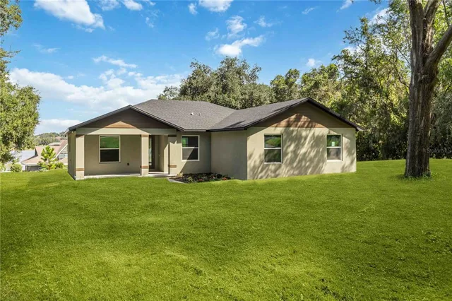 a view of a house with a yard