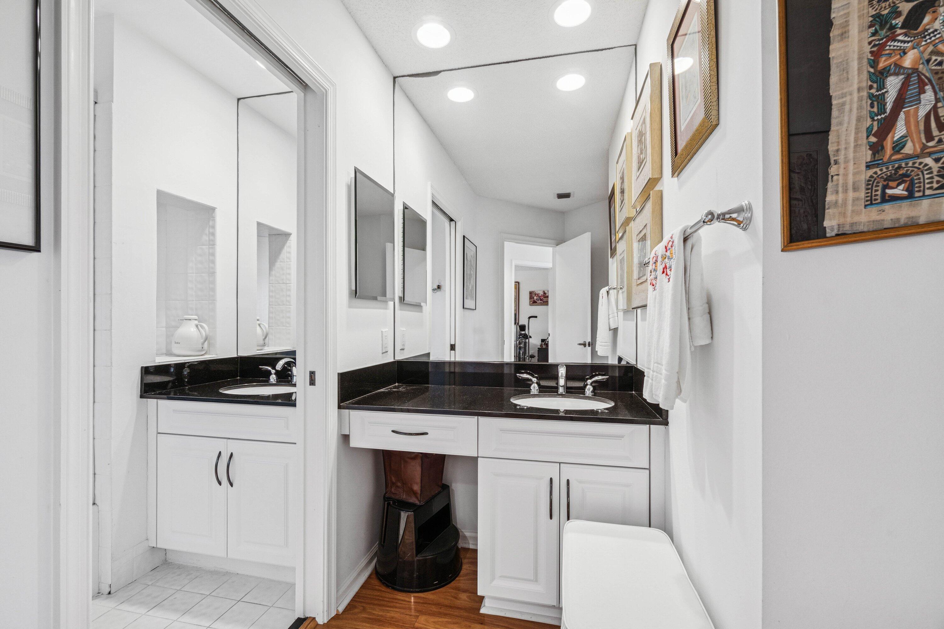 6237 San Michel Way Delray Beach, FL 33484 - Photo 21 of 50 Jack & Jill Bathroom