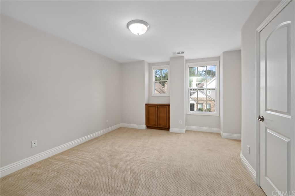 825 Cambridge Court Pasadena, CA 91107 - Photo 40 of 58 an empty room with windows and closet