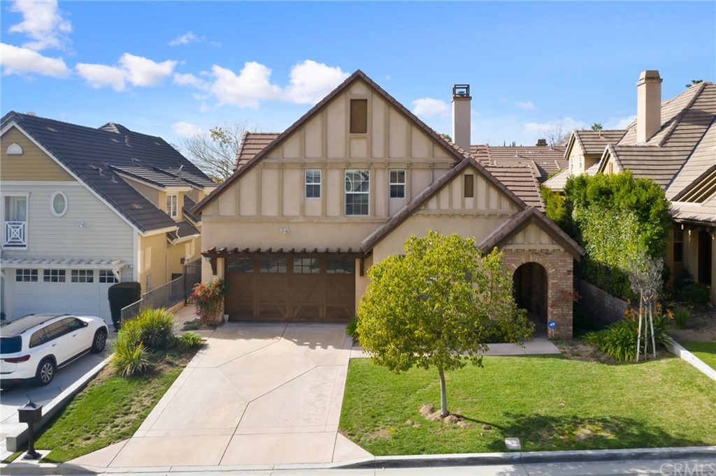 825 Cambridge Court Pasadena, CA 91107 - Photo 4 of 58 a front view of a house with garden