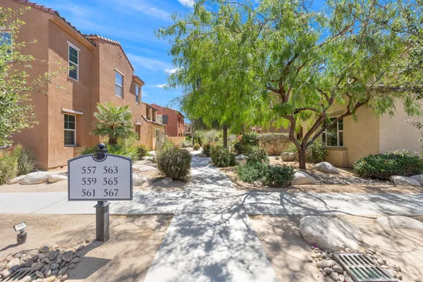 $525,000 | 565 Via De La Paz, Palm Desert, CA 92211