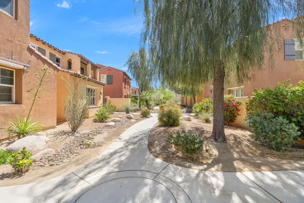 $525,000 | 565 Via De La Paz, Palm Desert, CA 92211
