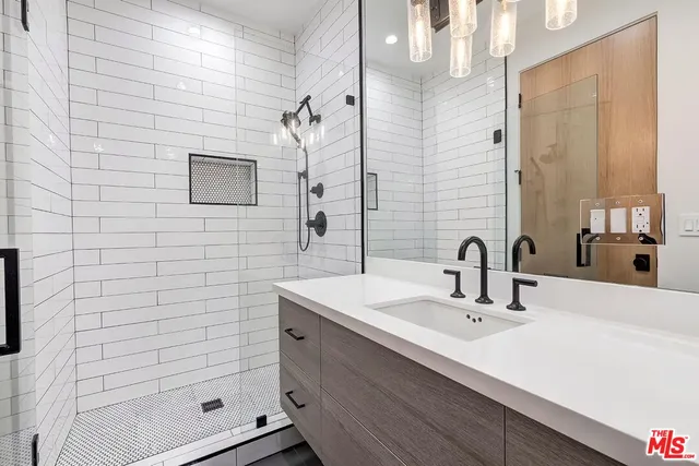 $3,875,000 | 6115 West 6th Street, Los Angeles, CA 90048