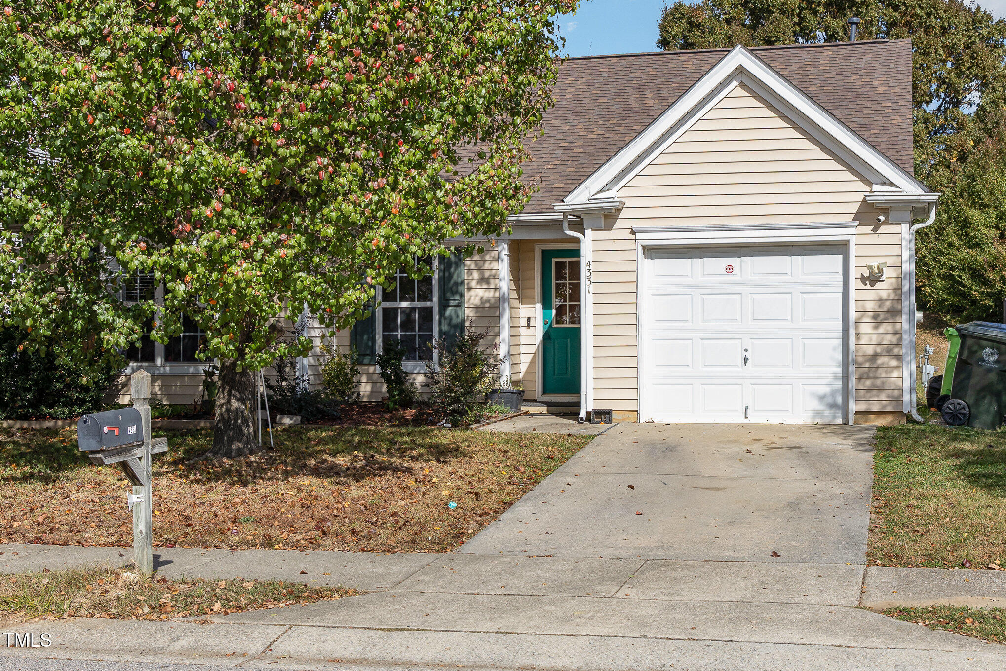 4331 Crowfield Drive Raleigh, NC 27610 - Photo 4 of 26 004_file_296