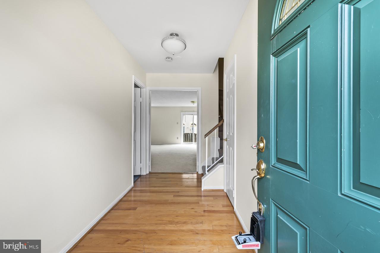 7937 Edinburgh Drive Springfield, VA 22153 - Photo 5 of 35