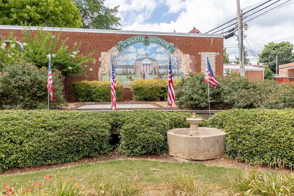 567 Lillian Way Jefferson, GA 30549 - Photo 70 of 80 a view of a fountain in front of house