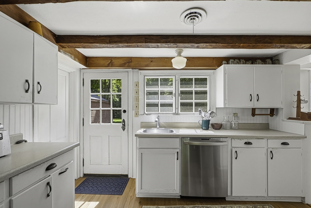 236 Mendon Street Upton, MA 01568 - Photo 8 of 41