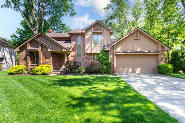 $432,500 | 6718 Forest Park Drive, Troy, MI 48098