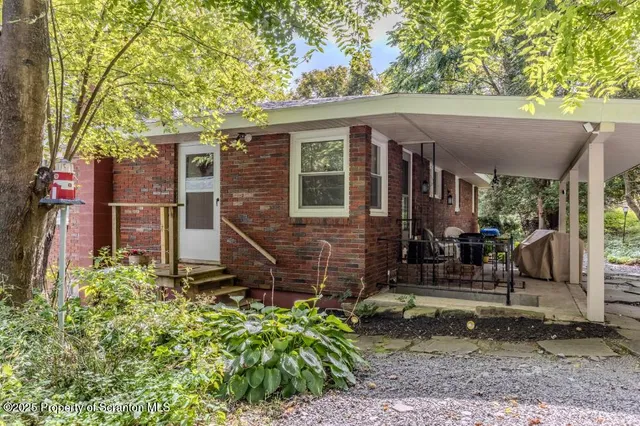 a view of a yard in front of house