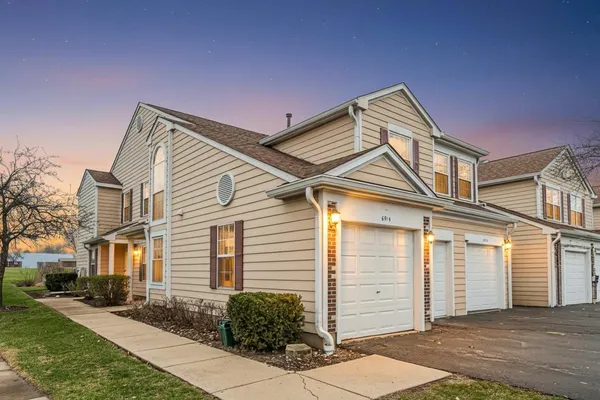 $2,000 | 691 West Streamwood Boulevard, Unit A, Streamwood, IL 60107