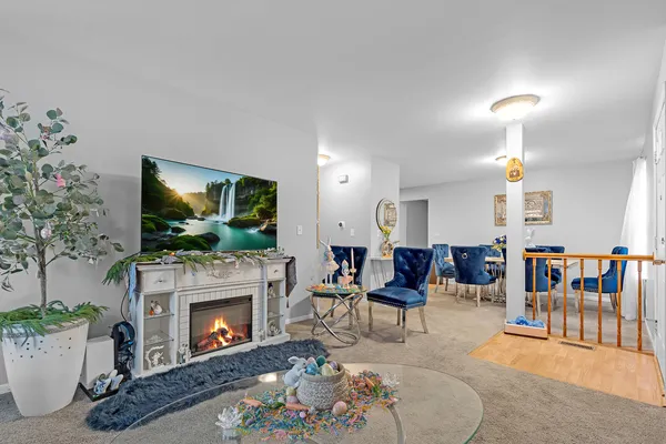 $2,000 | 691 West Streamwood Boulevard, Unit A, Streamwood, IL 60107