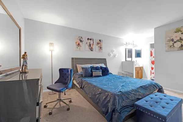 $2,000 | 691 West Streamwood Boulevard, Unit A, Streamwood, IL 60107