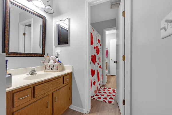 $2,000 | 691 West Streamwood Boulevard, Unit A, Streamwood, IL 60107