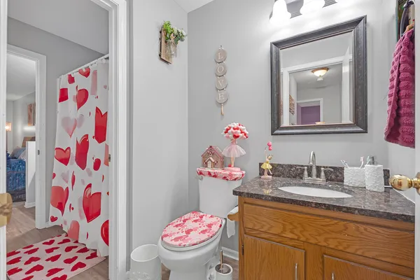 $2,000 | 691 West Streamwood Boulevard, Unit A, Streamwood, IL 60107