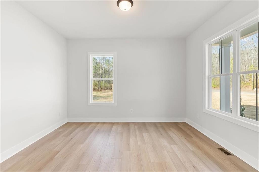 30 Rushden Way Southeast Rome, GA 30161 - Photo 9 of 58 an empty room with a window