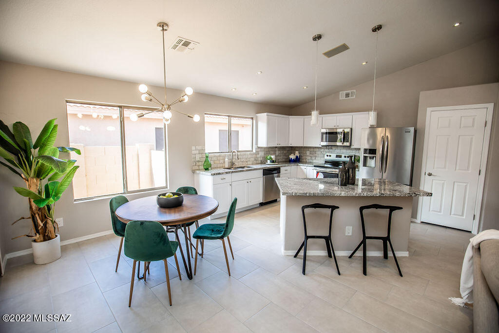 8714 North Frampton Place Tucson, AZ 85742 - Photo 4 of 46