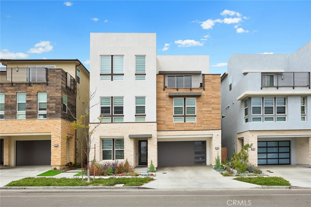 478 Sycamore Montebello, CA 90640 - Photo 2 of 67 a front view of a building