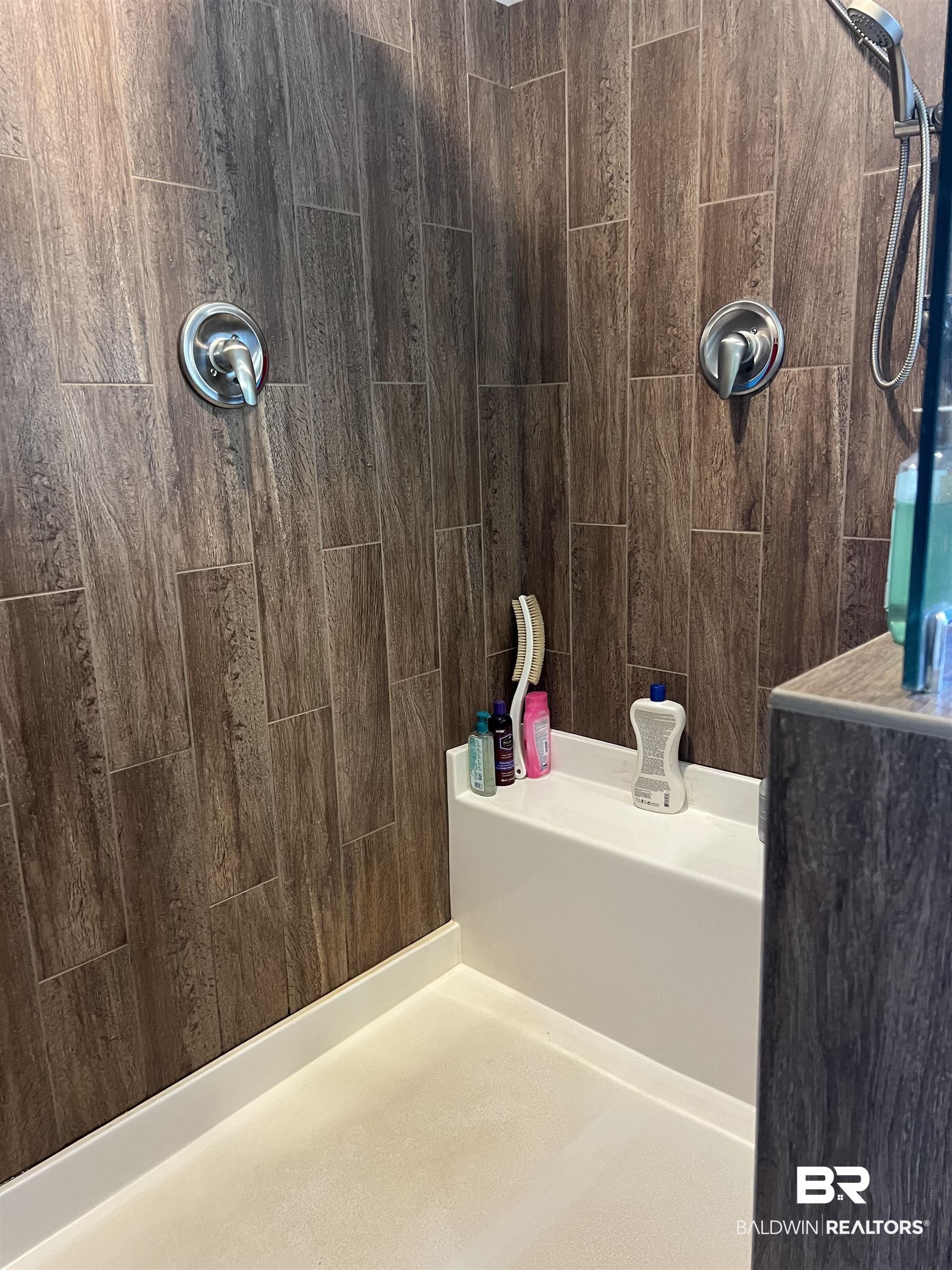 16824 Underwood Road Foley, AL 36535 - Photo 15 of 25 Bathroom featuring tiled shower