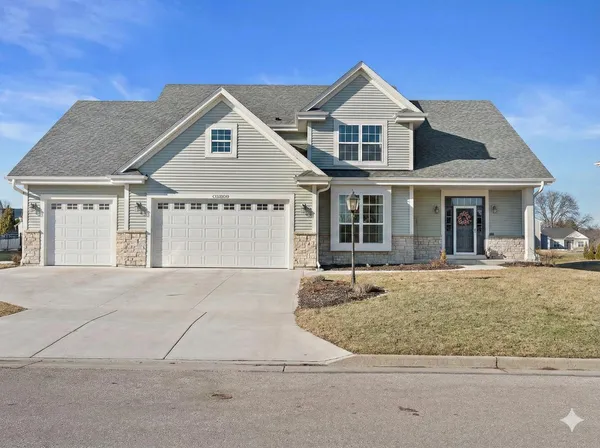 $699,900 | W153-n4899 Orchid Circle, Menomonee Falls, WI 53051