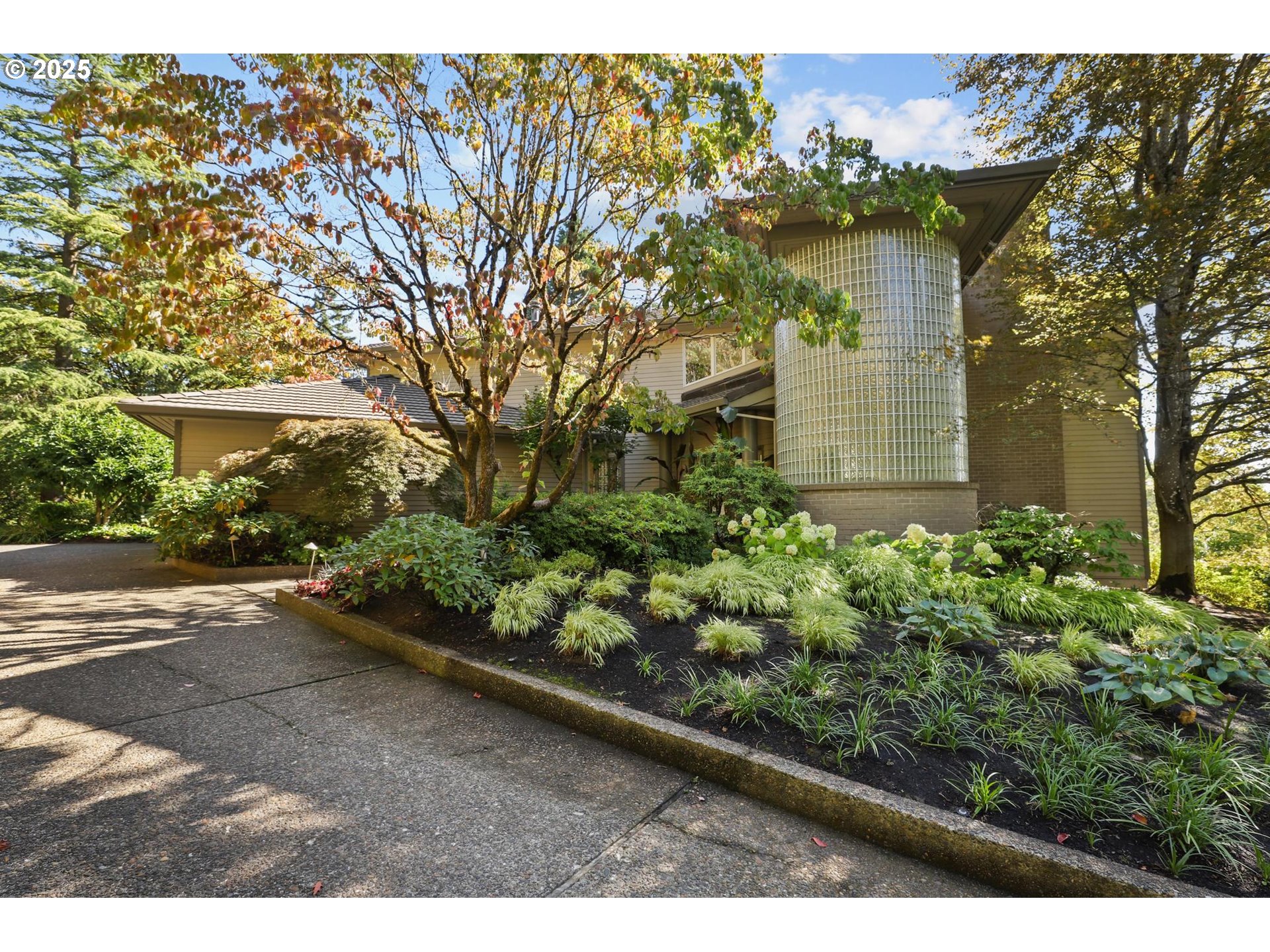 2642 Southwest Bucharest Court Portland, OR 97225 - Photo 3 of 47