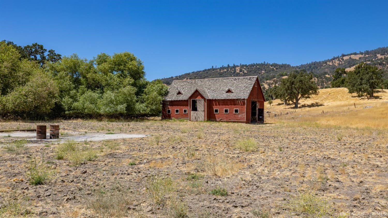 28701 Bear Valley Road Tehachapi, CA 93561 - Photo 5 of 57 Gallery Image 5