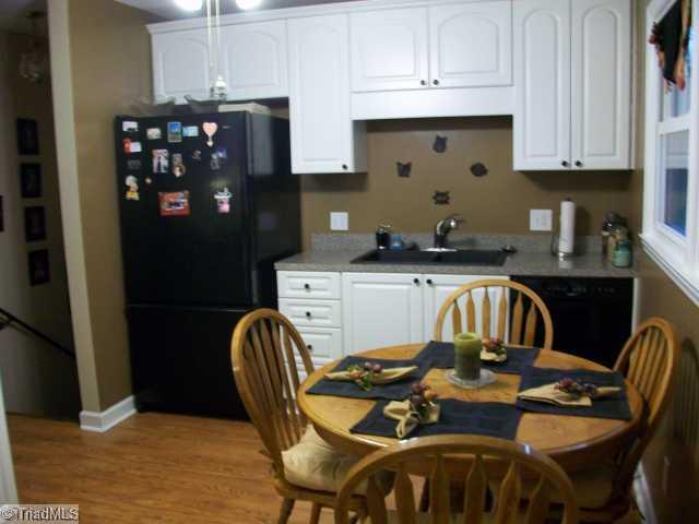 3207 Rolling Road High Point, NC 27265 - Photo 3 of 12 Kitchen.