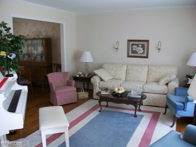 3207 Rolling Road High Point, NC 27265 - Photo 4 of 12 Living Room.
