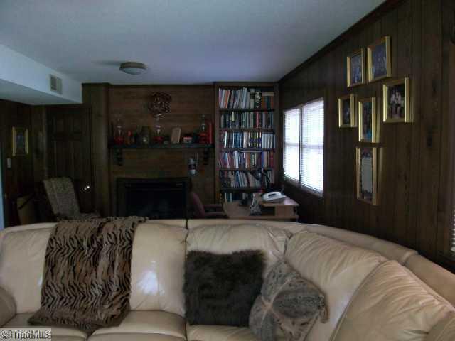 3207 Rolling Road High Point, NC 27265 - Photo 7 of 12 Den/Family/Great Room.