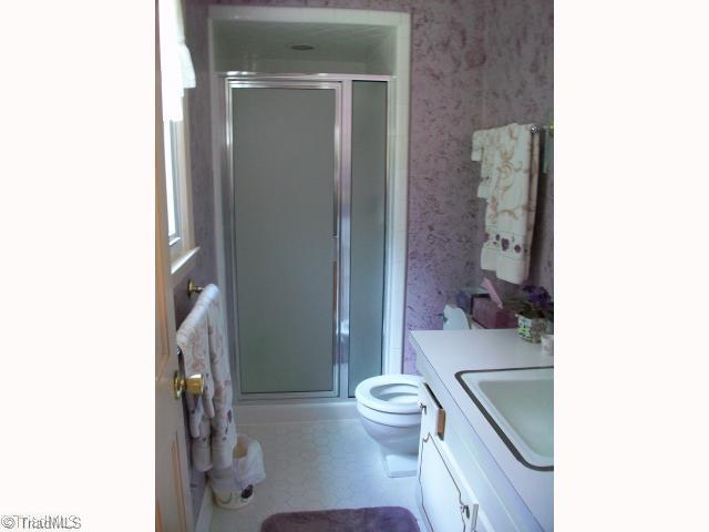 3207 Rolling Road High Point, NC 27265 - Photo 9 of 12 Master Bath/Spa.