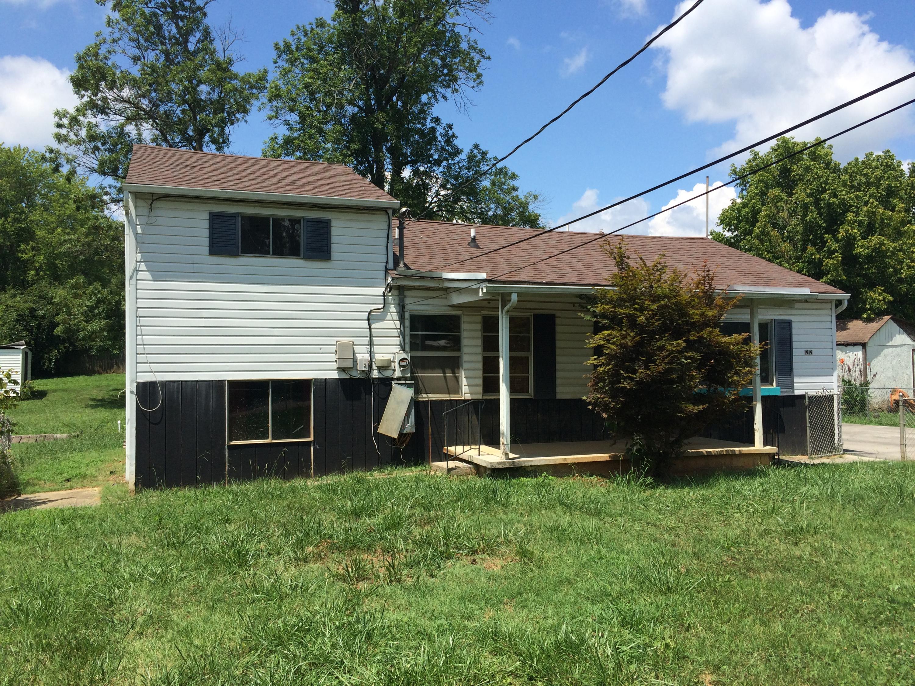 1919 Sandusky Road Knoxville, TN 37912 - Photo 1 of 12 Front