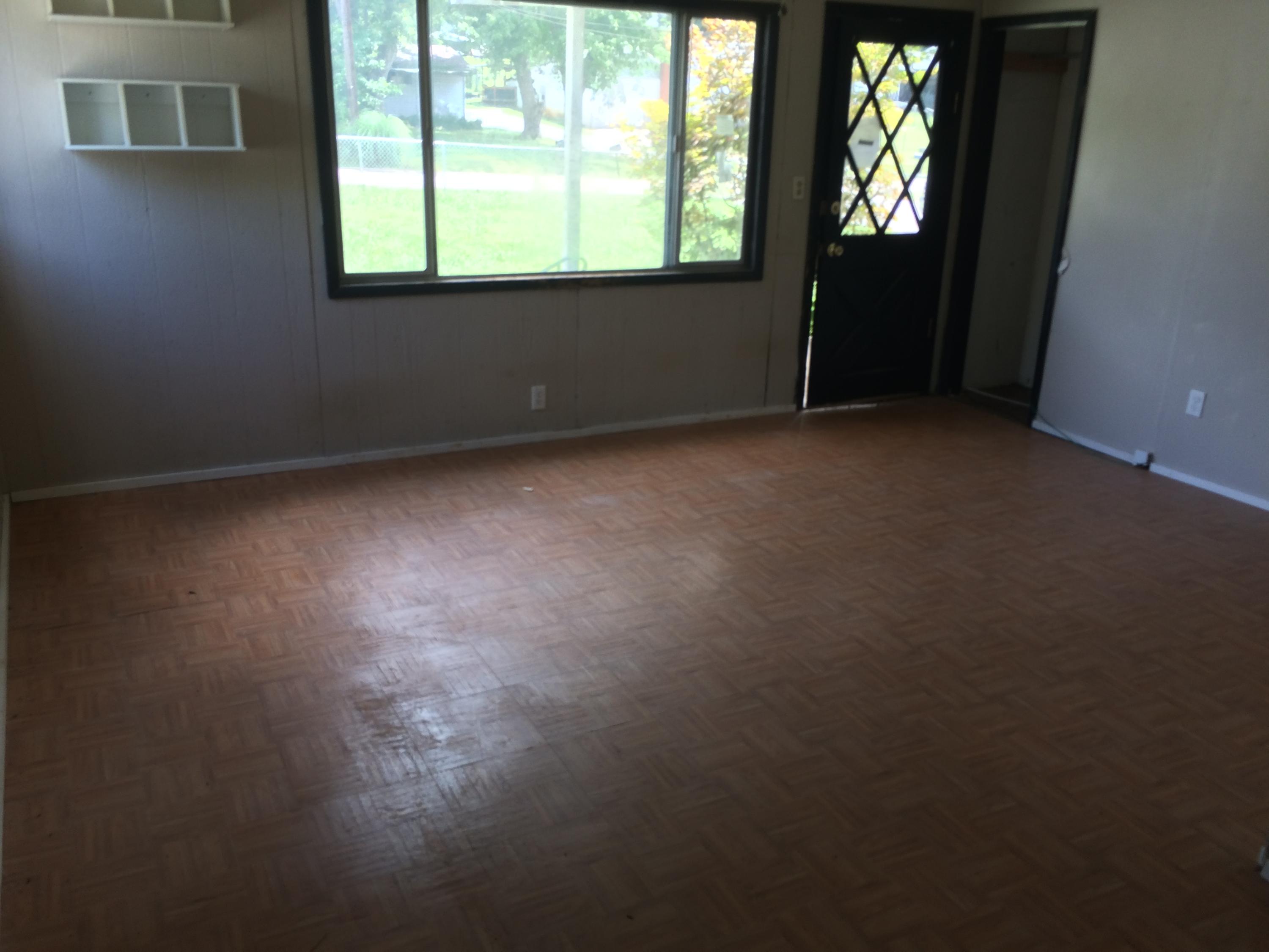1919 Sandusky Road Knoxville, TN 37912 - Photo 6 of 12 Living Room