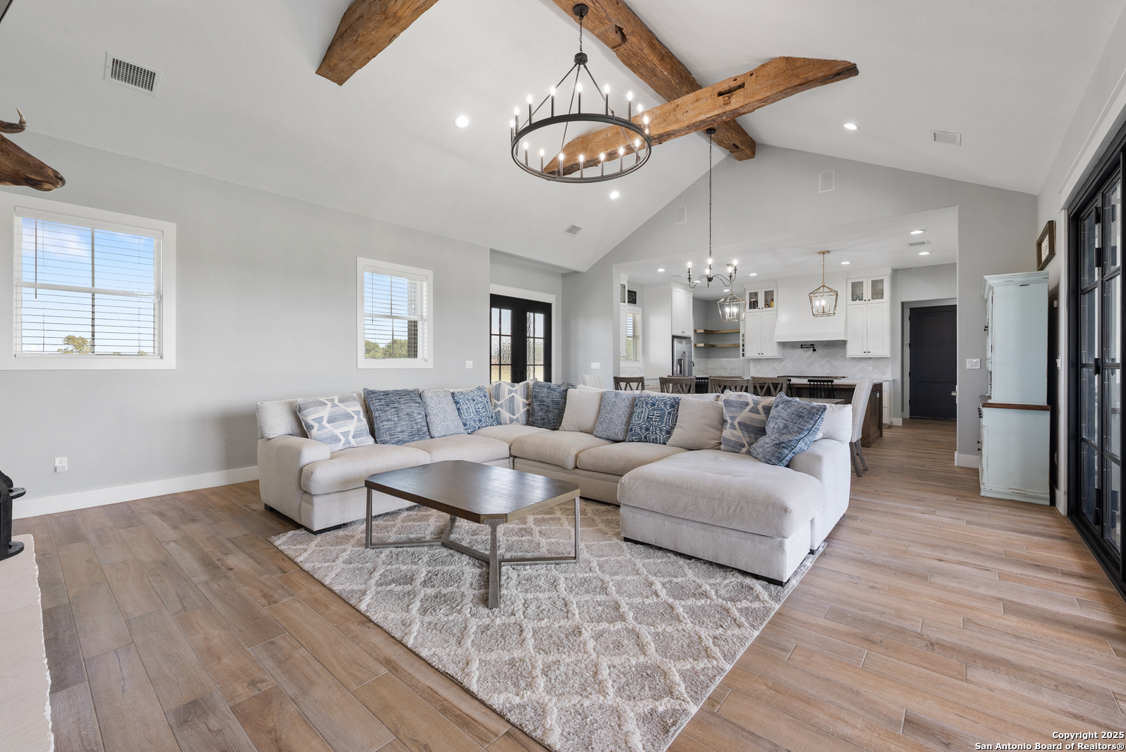 32139 Giboney Road Hempstead, TX 77445 - Photo 21 of 65 a living room with furniture and kitchen view