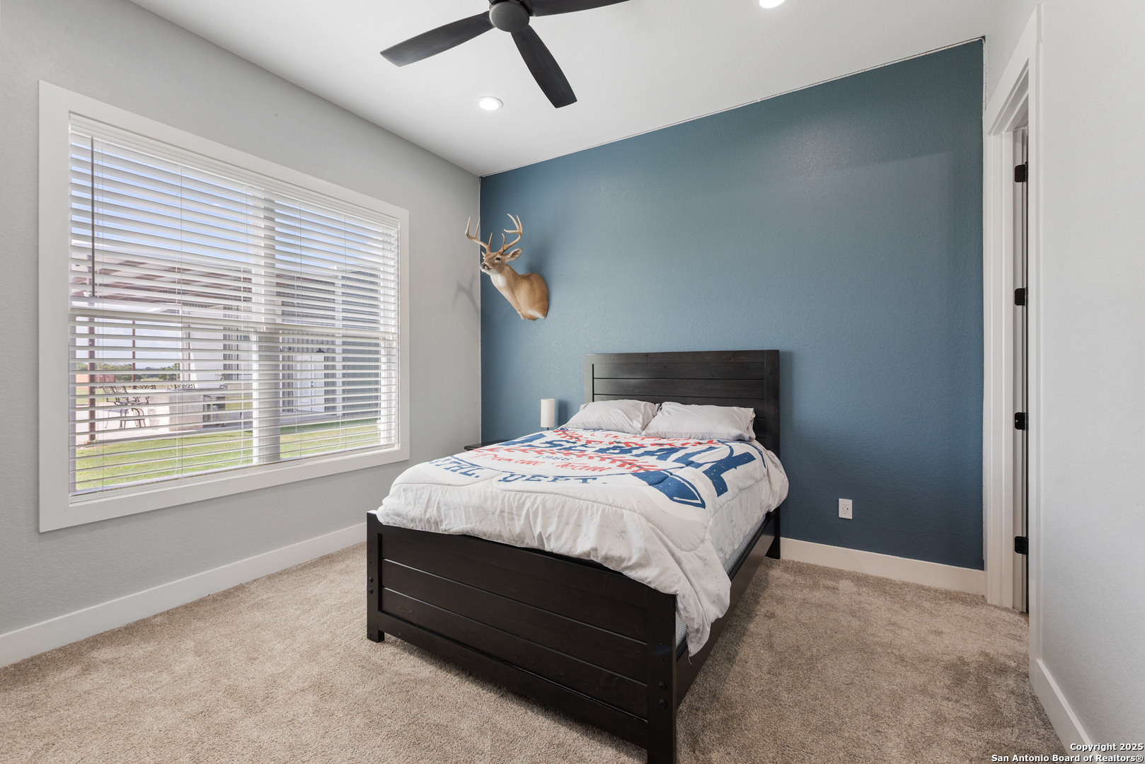 32139 Giboney Road Hempstead, TX 77445 - Photo 38 of 65 a bedroom with a bed lamp and a large window