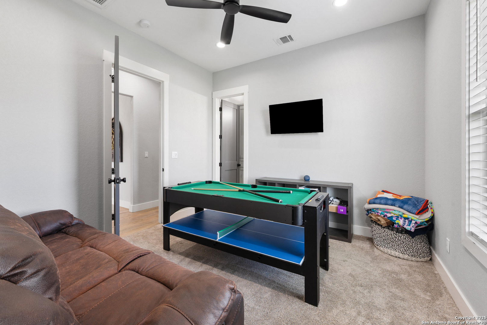 32139 Giboney Road Hempstead, TX 77445 - Photo 42 of 65 a living room with furniture and a flat screen tv
