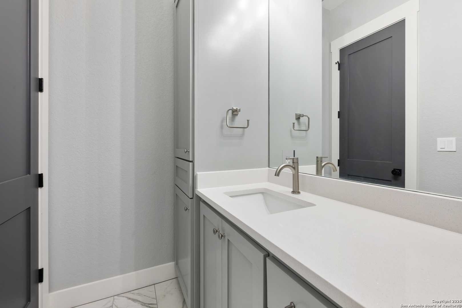 32139 Giboney Road Hempstead, TX 77445 - Photo 44 of 65 a bathroom with a sink and a mirror