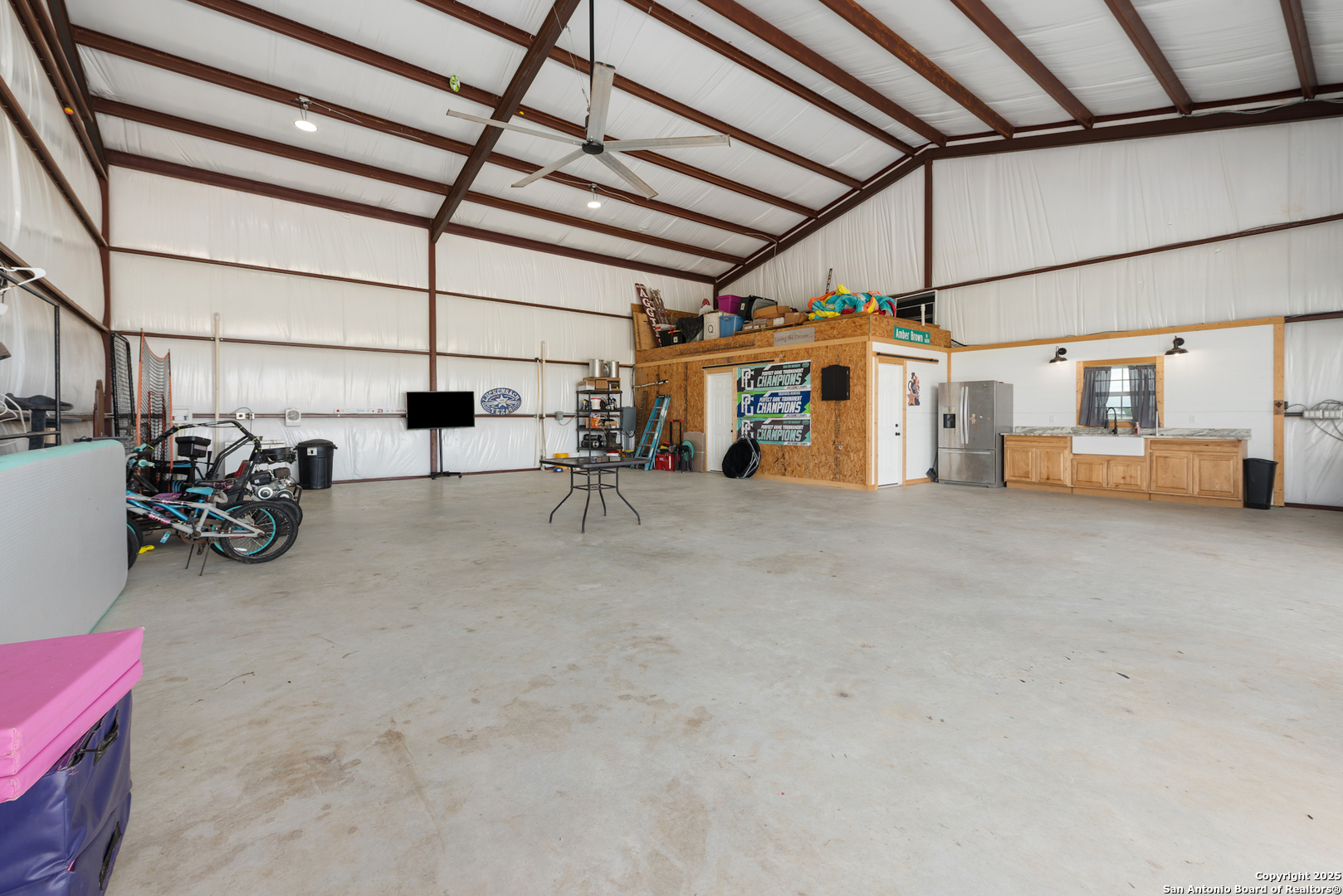 32139 Giboney Road Hempstead, TX 77445 - Photo 62 of 65 a view of parking garage with cars