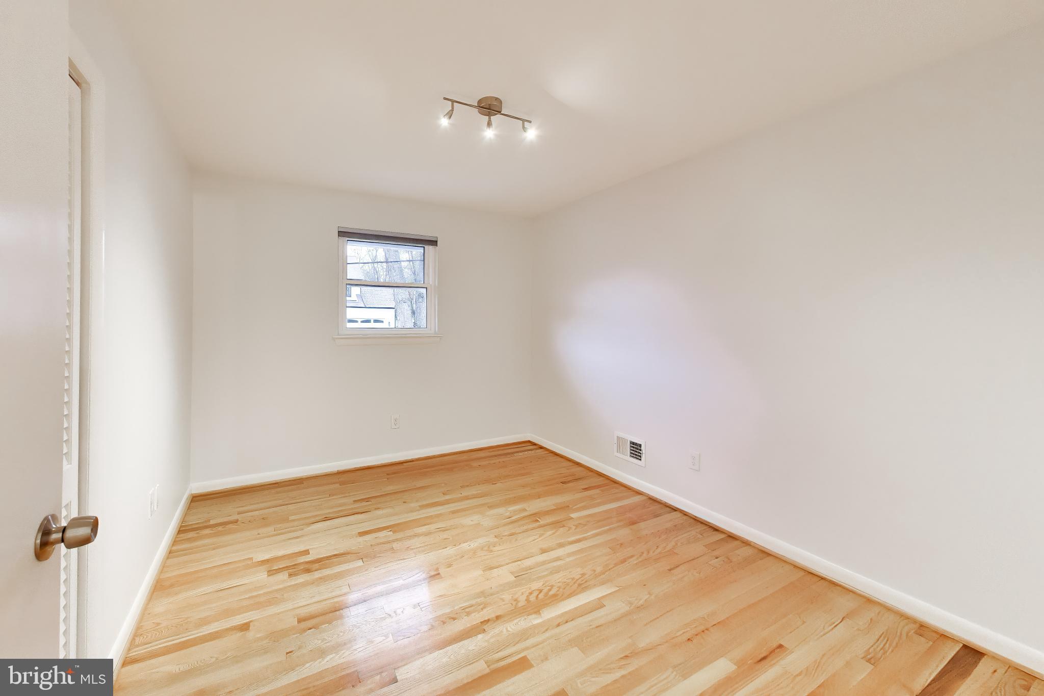 6514 Wilmett Road Bethesda, MD 20817 - Photo 21 of 38 3rd bedroom on upper level - still a great size!
