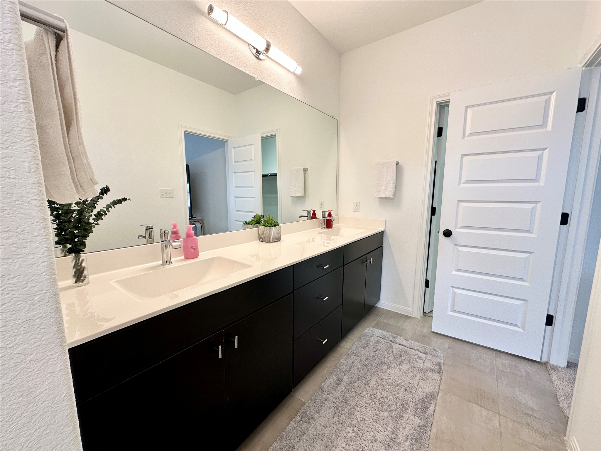 2009 Winston Way Leander, TX 78641 - Photo 15 of 21 a spacious bathroom with a double vanity sink a mirror and a bathtub