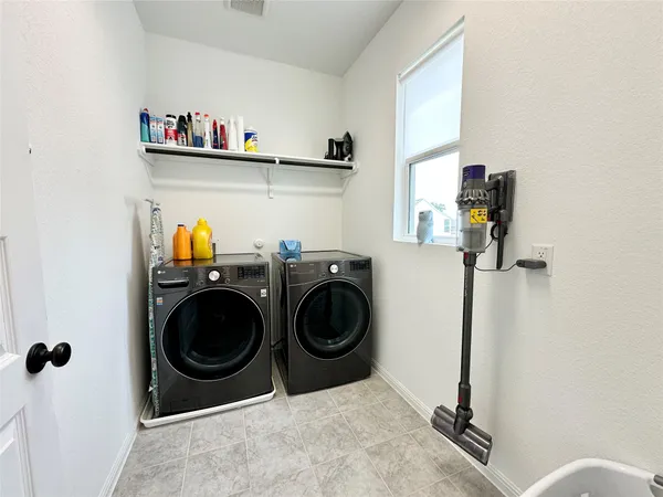 $2,350 | 2009 Winston Way, Leander, TX 78641