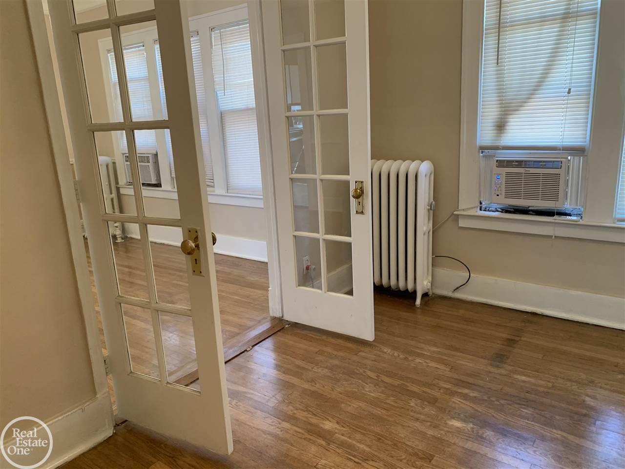 912 Nottingham Road Grosse Pointe, MI 48230 - Photo 10 of 30 50053448-9.JPG