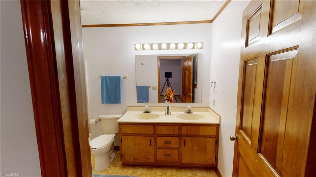 139 Ridgewood Drive Mount Airy, NC 27030 - Photo 18 of 36