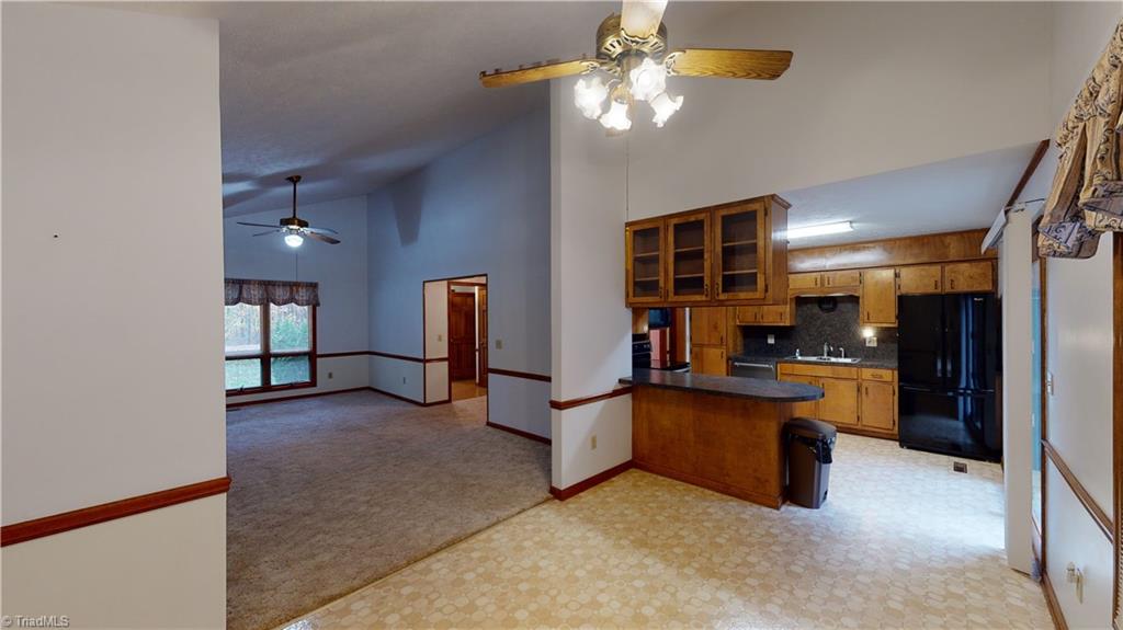 139 Ridgewood Drive Mount Airy, NC 27030 - Photo 7 of 36